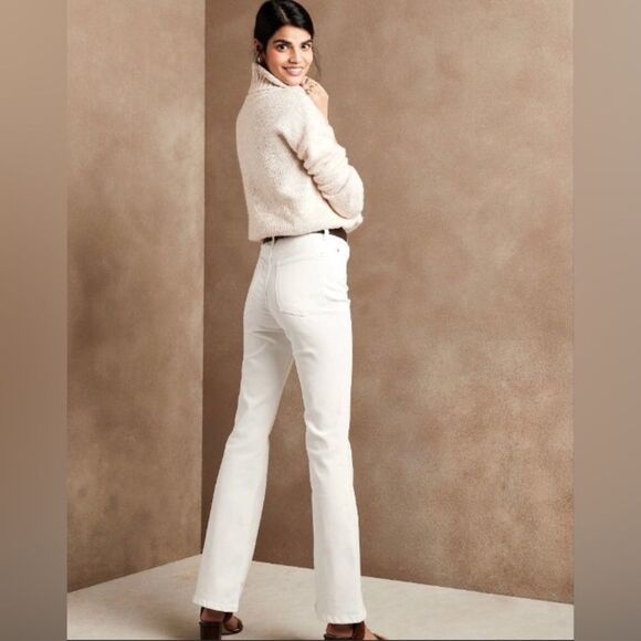NWT! Banana Republic White High Rise Bootcut Jeans - Size 0 Petite / 25 Petite🔹 - Picture 2 of 2